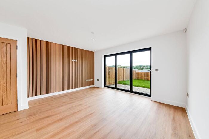 3 Bedroom Semi-Detached House For Sale In Woodland Court, Holmfirth, HD9