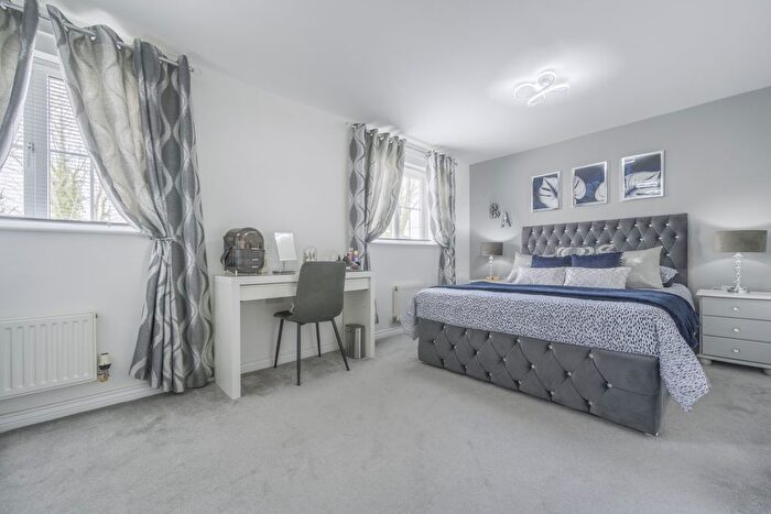 4 Bedroom Town House For Sale In Silbury Mews, Swindon, SN25