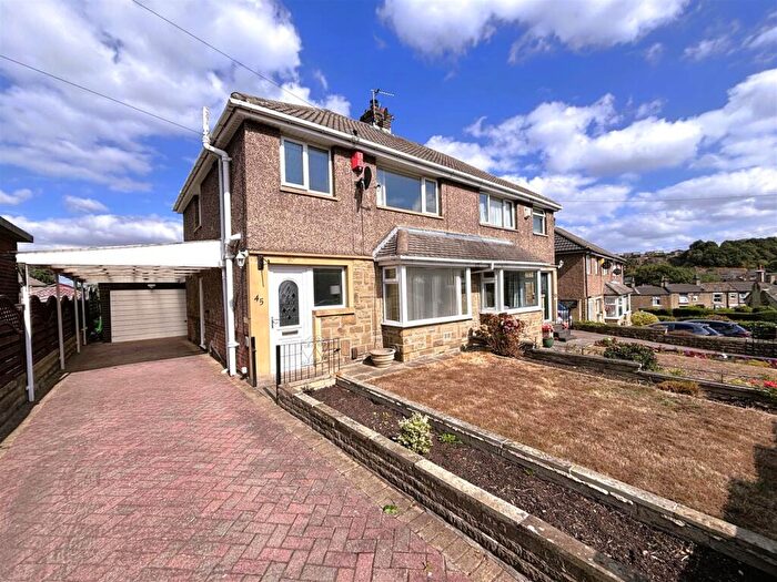 3 Bedroom Semi Detached House For Sale In Close Lea, Rastrick, Brighouse, HD6