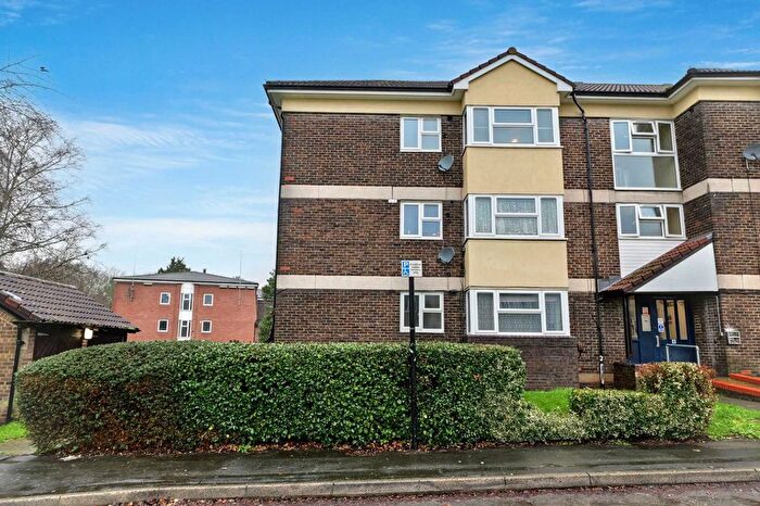 1 Bedroom Flat For Sale In Monks Way, Southampton, SO18