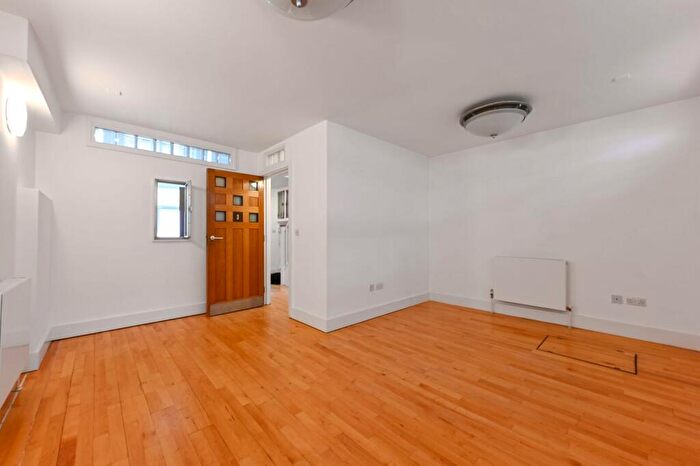 2 Bedroom Terraced House To Rent In Rectory Road, Stoke Newington, London, N16