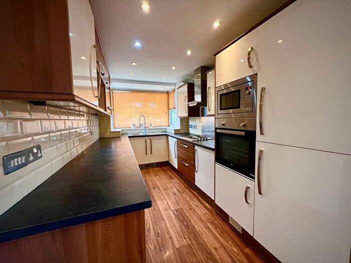 3 Bedroom Semi-detached House To Rent In Ridgewood Avenue, Doncaster, DN3