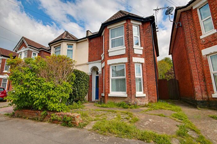 4 Bedroom Semi Detached House For Sale In Bitterne Park! Potential To Improve! No Forward Chain!, SO18