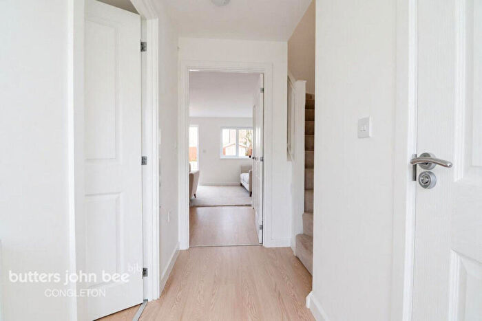 3 Bedroom Semi-Detached House For Sale In Ormiston Way, Cheshire, CW12