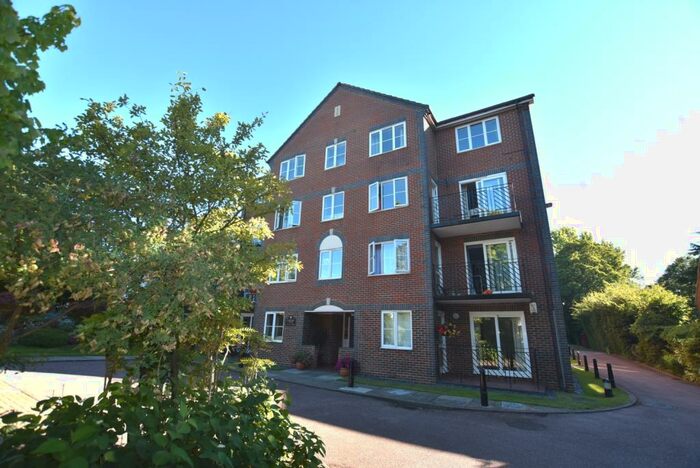 2 Bedroom Flat To Rent In Park Road Beckenham, BR3