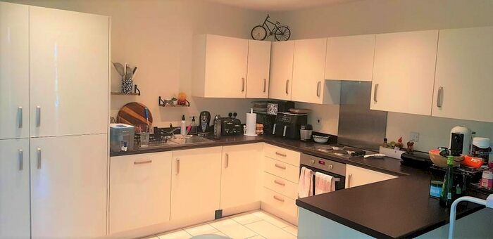 3 Bedroom Flat To Rent In Albers Court, Harrow, Middlesex, HA3