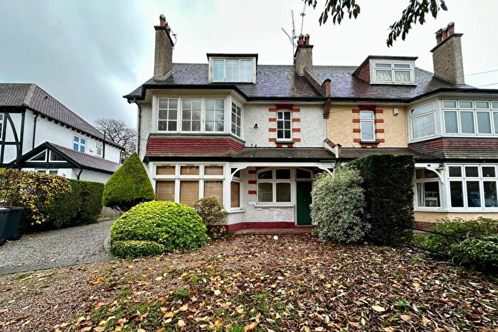 4 Bedroom Flat For Sale In Birdhurst Gardens, South Croydon, Surrey, CR2