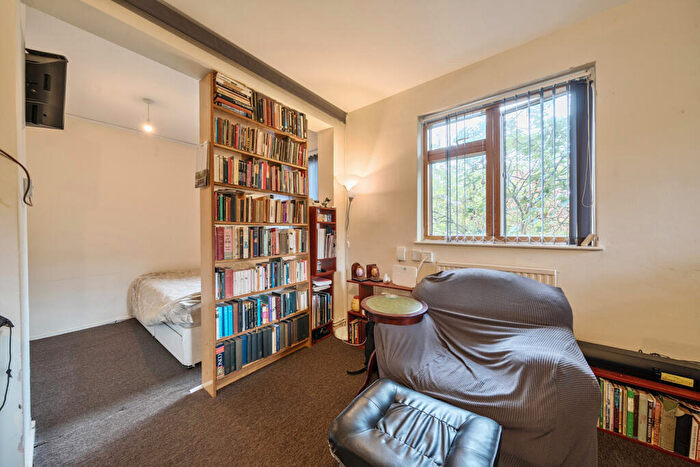 Studio For Sale In Cadiz Street, London, SE17