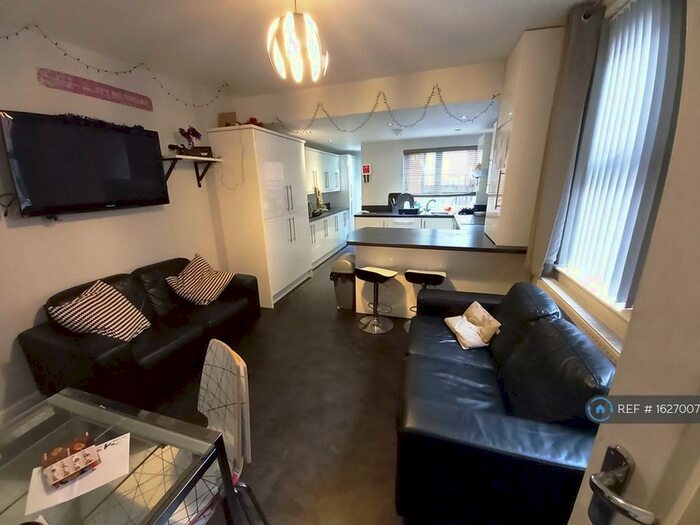 6 Bedroom End Of Terrace House To Rent In Huntingdon Street, Nottingham, NG1