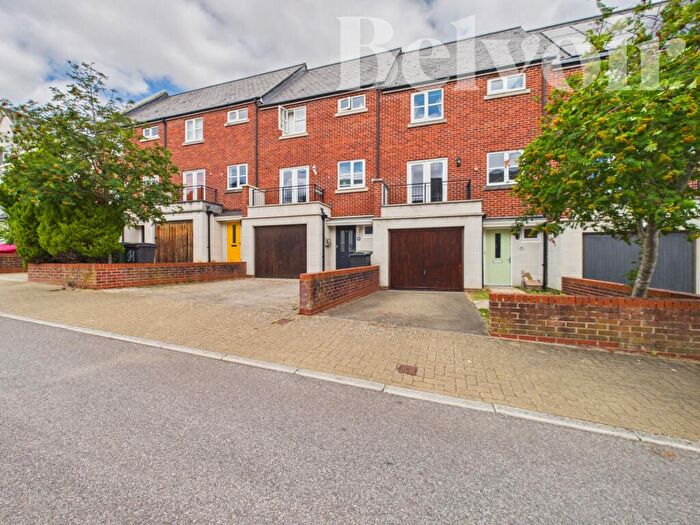 4 Bedroom Town House For Sale In Peggs Way, Basingstoke, RG24