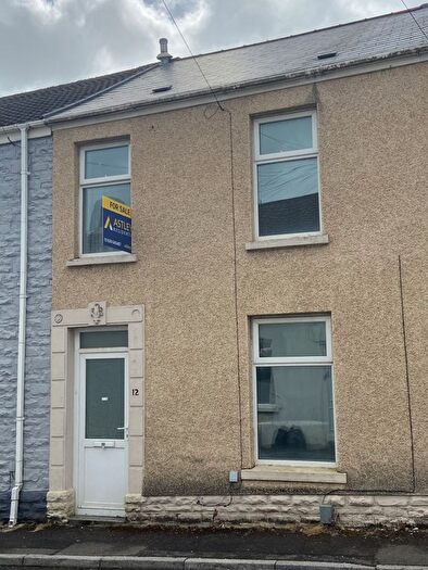 2 Bedroom Terraced House To Rent In Helens Road, Penrhiwtyn, SA11