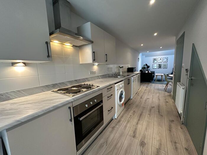 2 Bedroom Flat To Rent In Stylish Bedroom Apartment // Available September, LN5