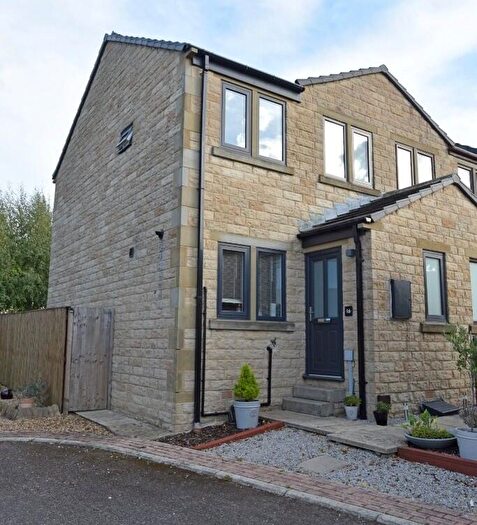 2 Bedroom Town House For Sale In Fox Royd, Shepley, Huddersfield, HD8