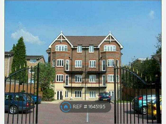 2 Bedroom Flat To Rent In Station Road, Redhill, RH1