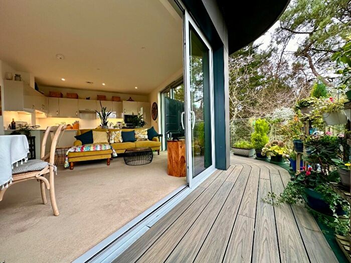 2 Bedroom Apartment For Sale In Mount Road, Poole, Dorset, BH14