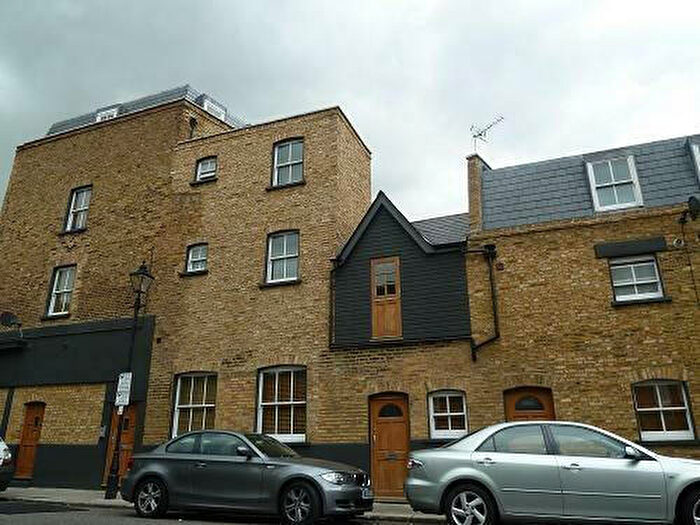 2 Bedroom Flat To Rent In Raphen Apartments, Medway Road, London, E3