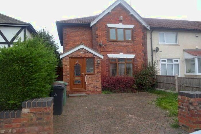 3 Bedroom Semi-Detached House To Rent In Holford Avenue, Walsall, WS2