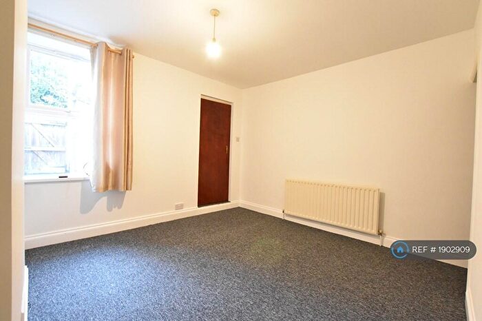 3 Bedroom Terraced House To Rent In Milton Road, Luton, LU1