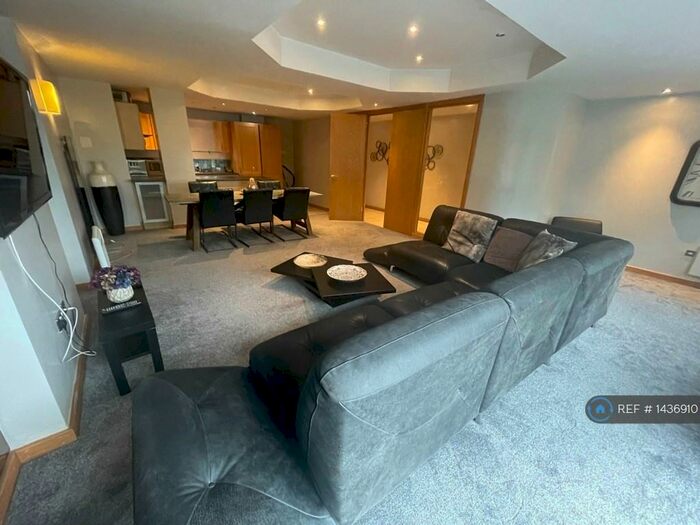 3 Bedroom Flat To Rent In Waterloo Street, Leeds, LS10