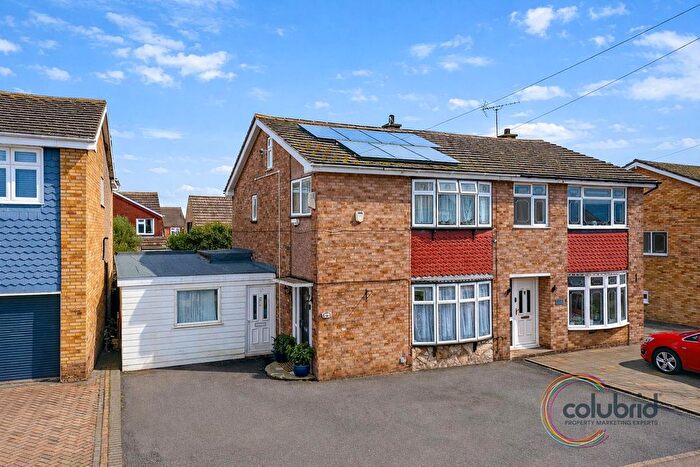 4 Bedroom Semi-Detached House For Sale In The Sorrells, Corringham, SS17