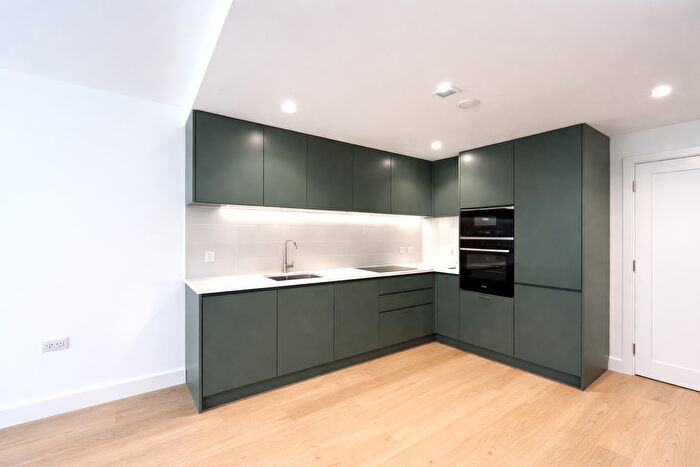 1 Bedroom Flat To Rent In Parkview Avenue, London, NW2