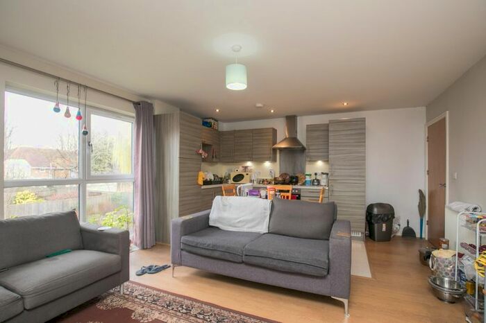 2 Bedroom Flat To Rent In Otter Way, West Drayton, UB7