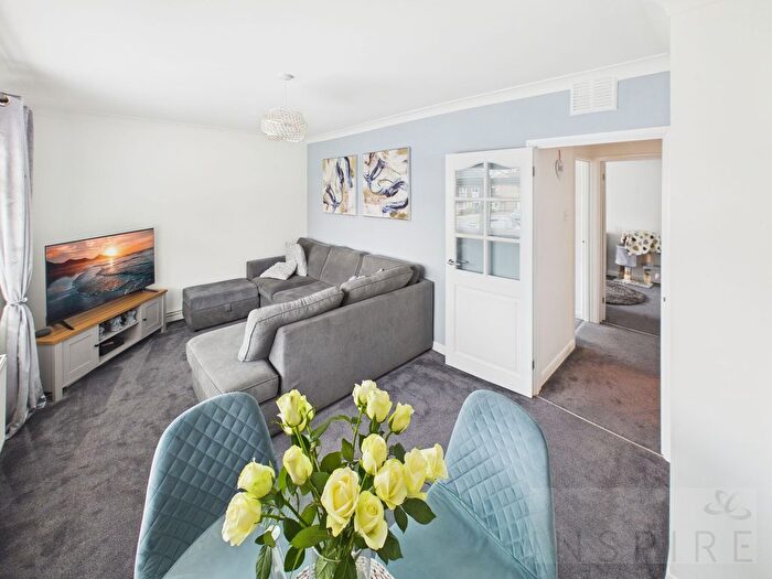 2 Bedroom Flat For Sale In Hillmead, Crawley, RH11