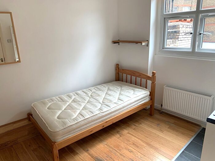 Studio To Rent In Chiswick High Road, London, W4