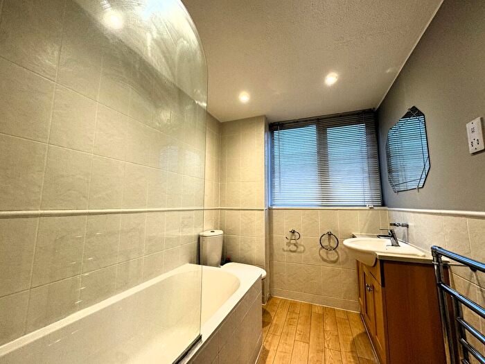 2 Bedroom Apartment To Rent In Riverside, Maidenhead, Berkshire, SL6