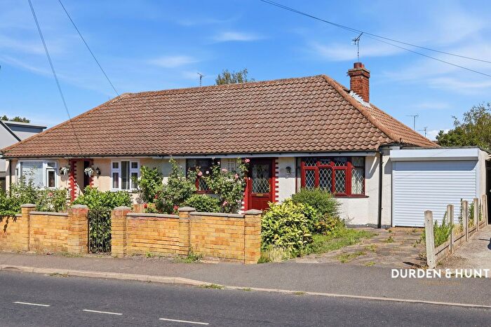 2 Bedroom Bungalow For Sale In Hatfield Road, Rayleigh, SS6