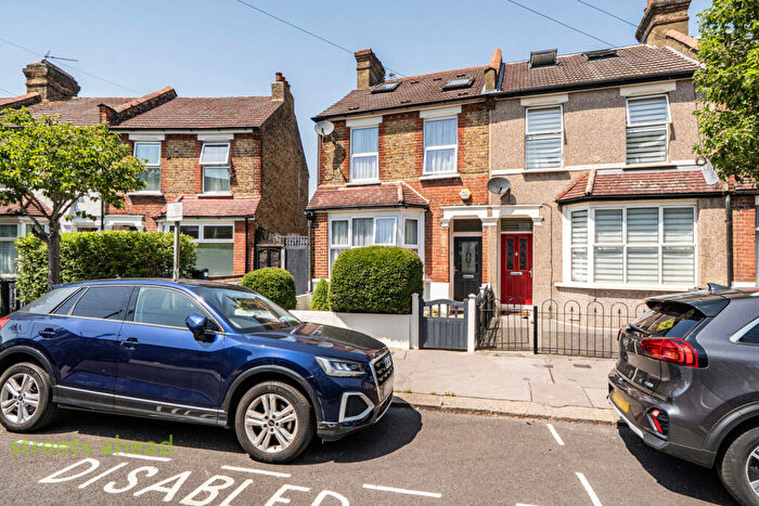 3 Bedroom End Of Terrace House For Sale In Alderton Road, Croydon, CR0