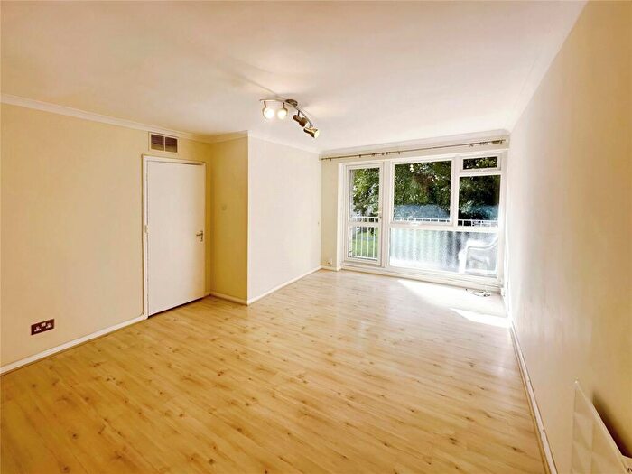 2 Bedroom Flat To Rent In Eaton Road, Sutton, Surrey, SM2