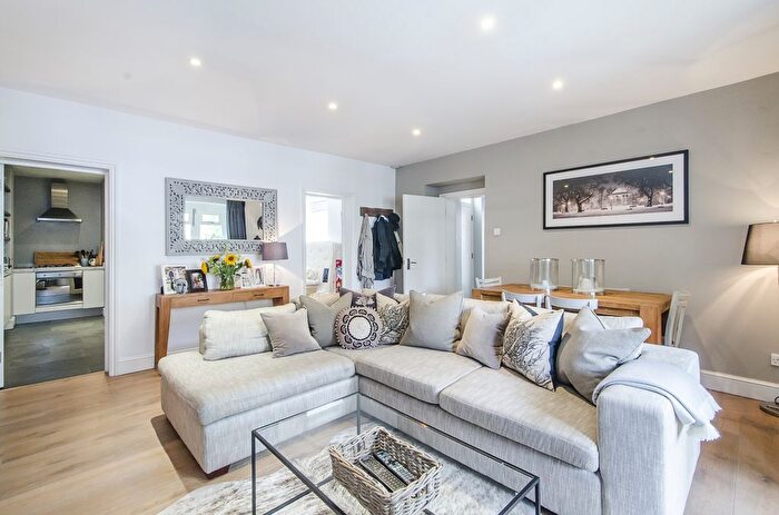 2 Bedroom Flat To Rent In Old Town, London, SW4