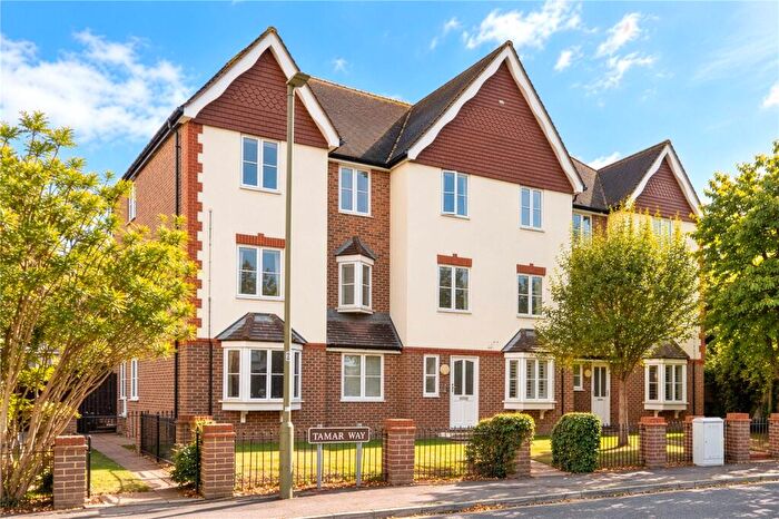 2 Bedroom Apartment For Sale In Tamar Way, Didcot, Oxfordshire, OX11