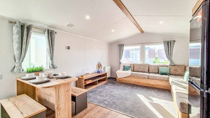 2 Bedroom Mobile/park Home For Sale In Arbor Lane, Lowestoft, NR33
