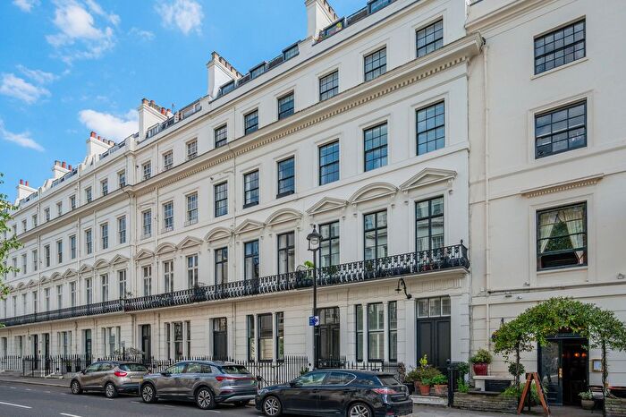 3 Bedroom Flat For Sale In Strathearn Place, London, W2