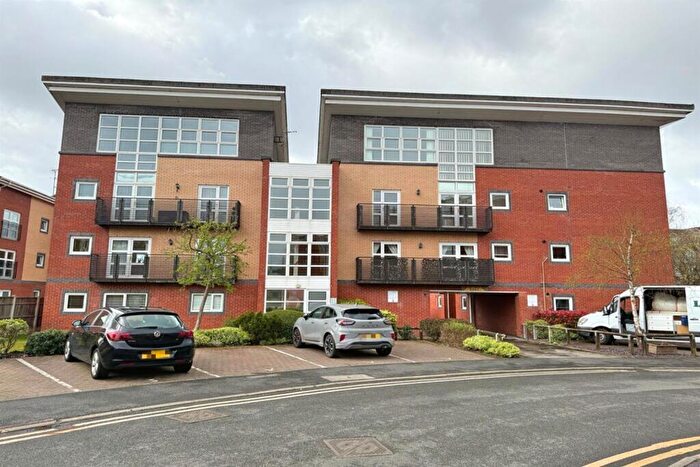 3 Bedroom Flat For Sale In Wharf Road, Sale, M33