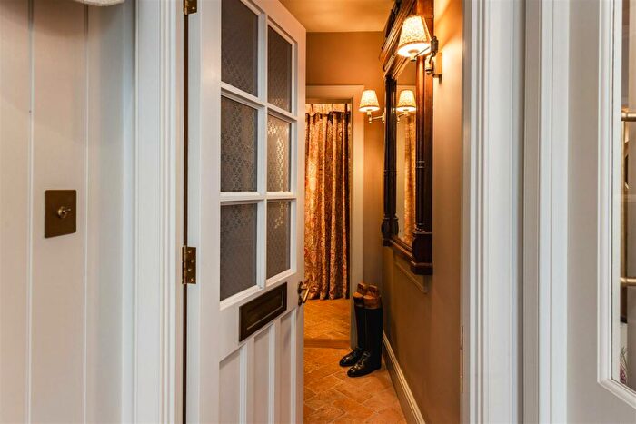 2 Bedroom Apartment To Rent In High Street, Cowes, PO31