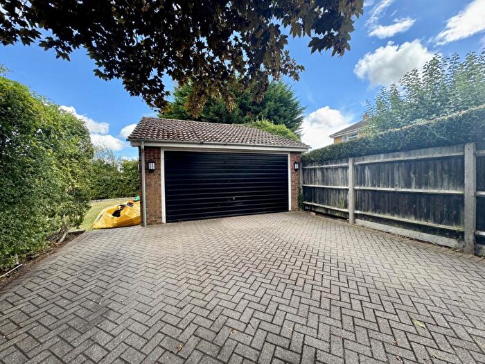 5 Bedroom Detached House To Rent In The Street, Bramley, RG26