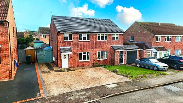 3 Bedroom Semi-detached House For Sale In Ferrers Croft, Barlestone, Nuneaton, CV13