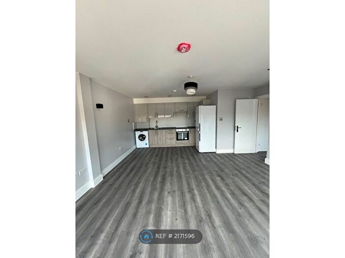 2 Bedroom Flat To Rent In Reston House A, Romford, RM1