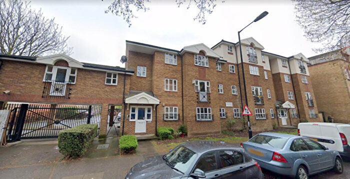 1 Bedroom Apartment To Rent In Crofters Court, Croft Street, London, SE8
