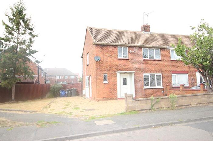 3 Bedroom Semi-Detached House To Rent In Allen Road, Rushden, NN10