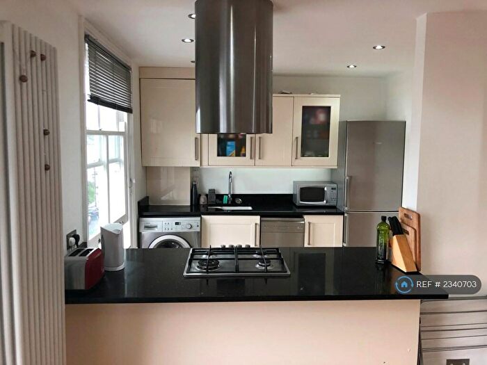 3 Bedroom Flat To Rent In Brockley, London, SE4