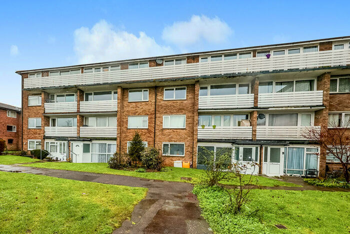 2 Bedroom Flat To Rent In Wendover Road, Havant, Hampshire, PO9