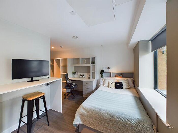 Studio To Rent In Holden Court - Platinum Studio, BN2