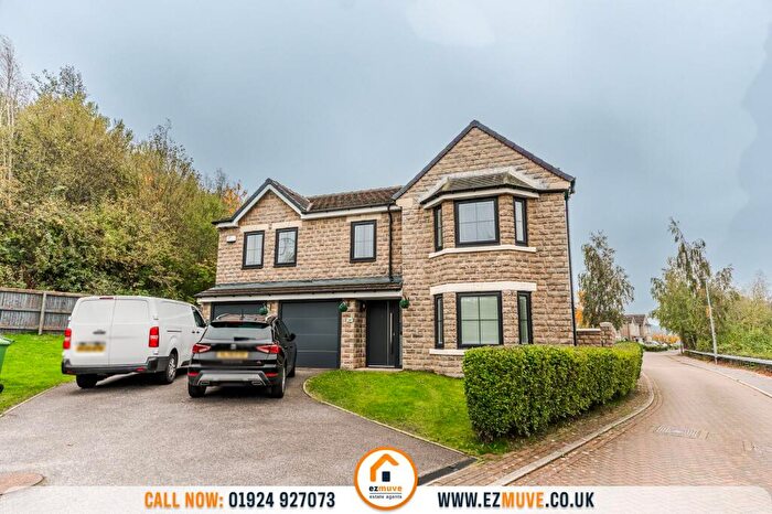 4 Bedroom Detached House For Sale In Croftflat Drive, Fenay Bridge, HD8