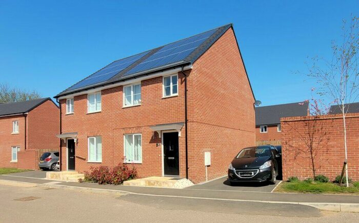 3 Bedroom Semi-Detached House To Rent In Jones Way, Banbury, Oxon, OX16