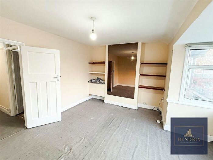 1 Bedroom Flat To Rent In Dagenham Road, Dagenham, RM10