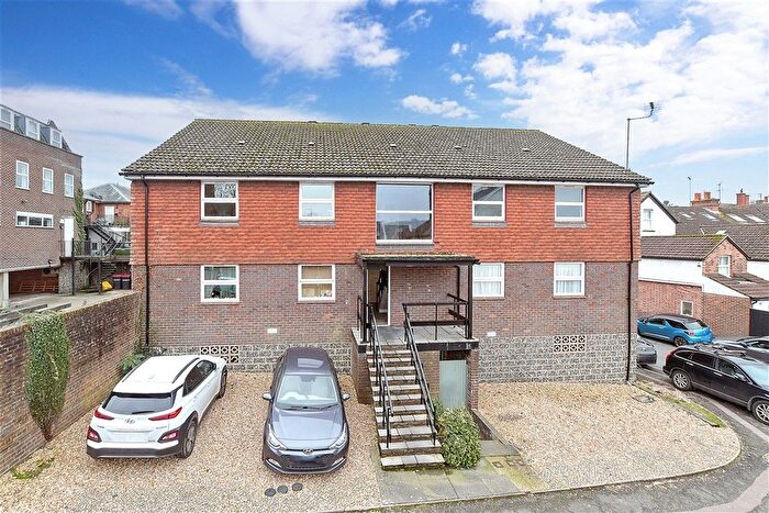 2 Bedroom Flat For Sale In Vincent Road, Dorking, Surrey, RH4